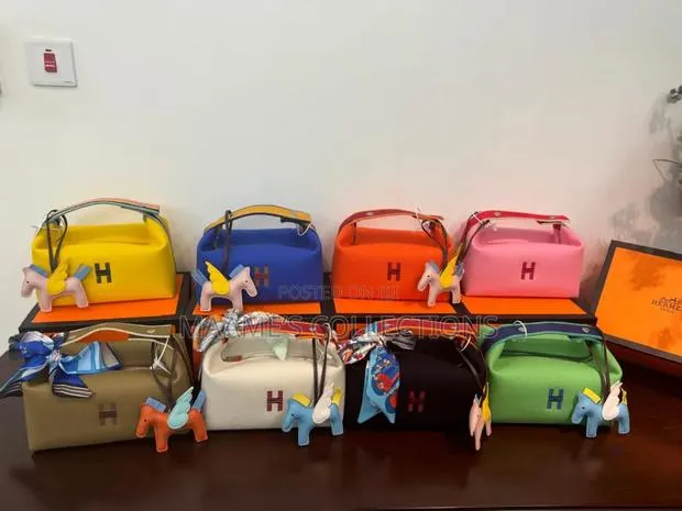 Hermes Ladies Handbag ( It Comes in a Box) · Photo 1