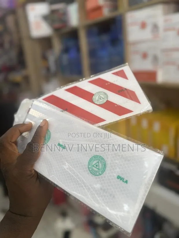 Set of DVLA Bumper Reflector for Big SUVs, Buses, Vans and Trucks · Photo 1