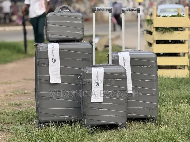 Large Capacity, Lightweight Suitcase, Universal Wheels, · Photo 1