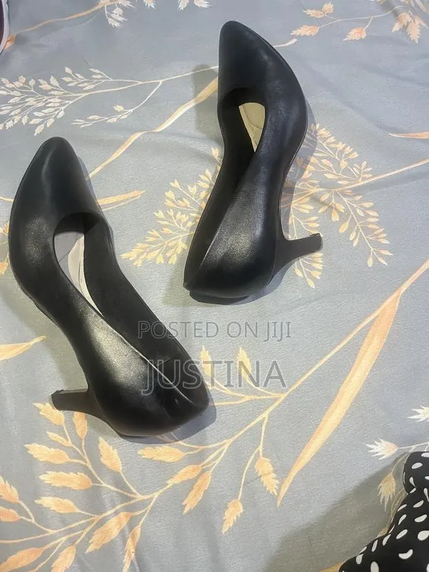 Elegant Thrift Heels · Photo 1