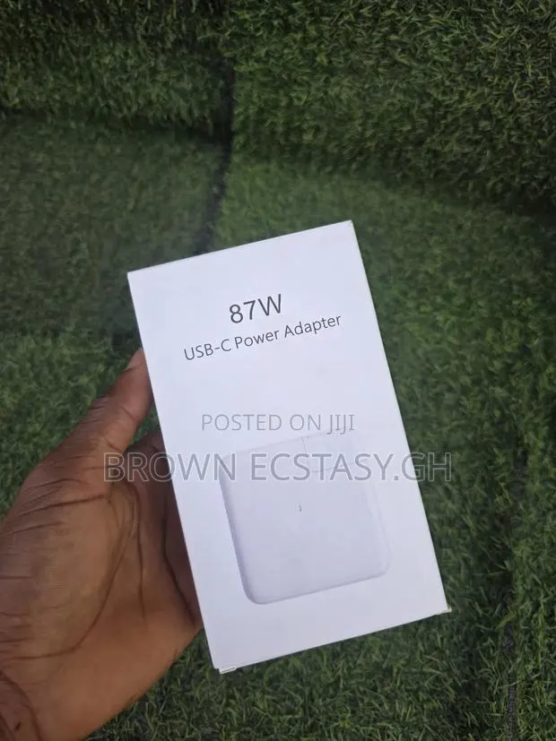 Macbook 87watts Type C Charger · Photo 1