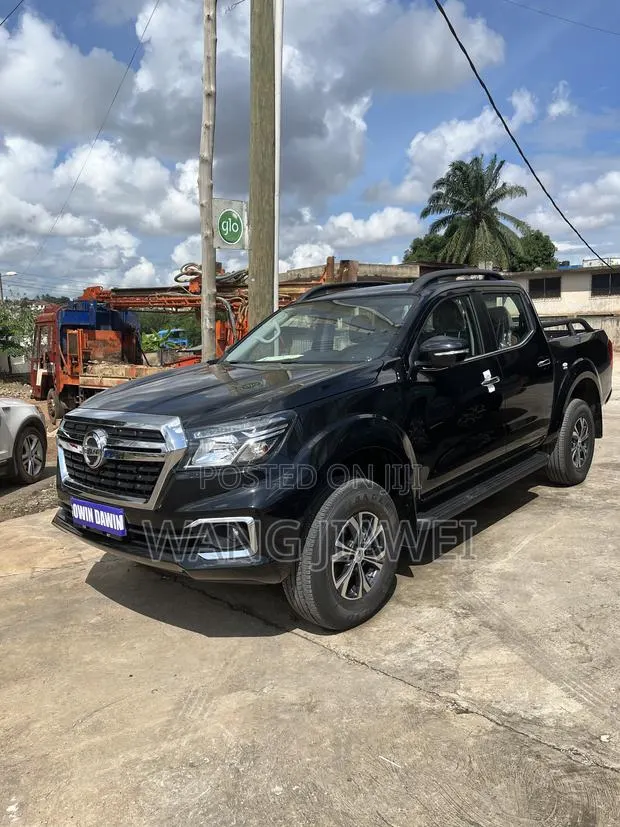 New Nissan Pick-Up 2025 Black · Photo 1