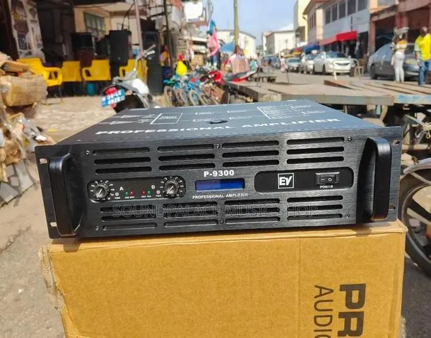 Ev P-9300 Professional Power Amplifier, A · Photo 1