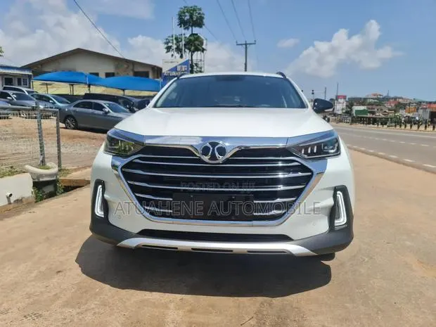 BAIC Senova X65 2.0 Petrol 2017 Red · Photo 1