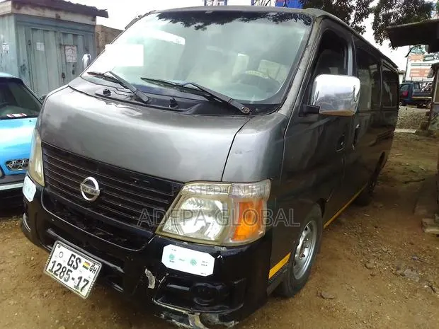 Nissan Caravan (Urvan) 2017 Grey · Photo 1