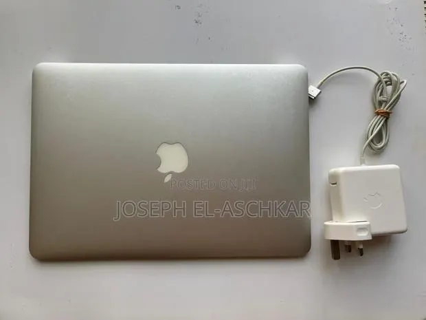 Laptop Apple MacBook Air 4GB Intel Core i5 SSD 128GB · Photo 1