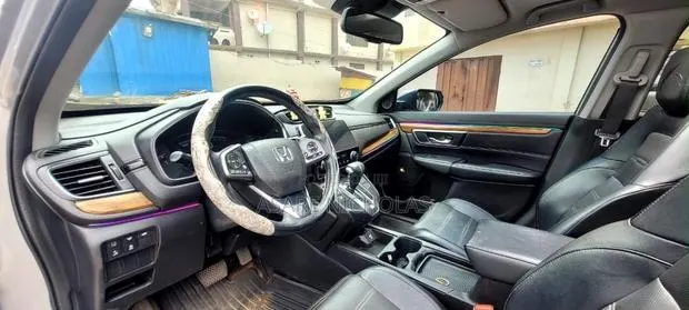 Honda CR-V 2018 Silver · Photo 1