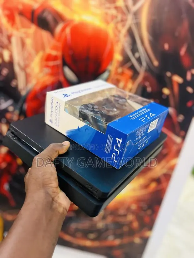 Ps4 Slim With Loaded Games and 2 Controllers · Photo 1