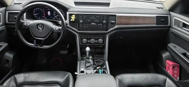 Volkswagen Atlas 2018 Silver · Photo 1