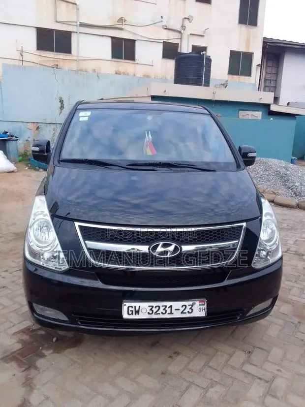 Mini Van Rental -H1 Bus (11 Seater) · Photo 1