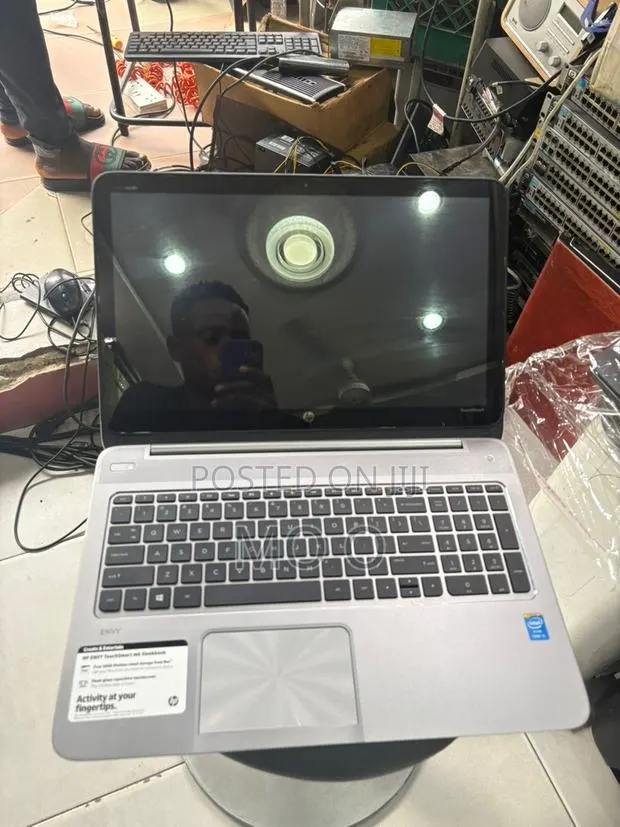 Laptop HP Envy 15-ep0xxx 8GB Intel Core i5 HDD 500GB · Photo 1