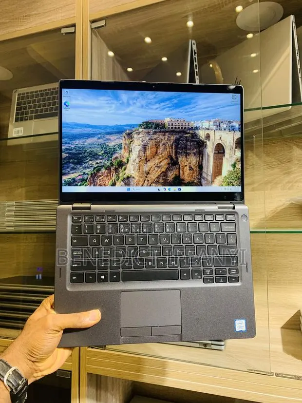 Laptop Dell Latitude 5300 2-in-1 8GB Intel Core i5 SSD 256GB · Photo 1