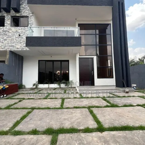4bdrm Duplex in East Legon for sale · Photo 1