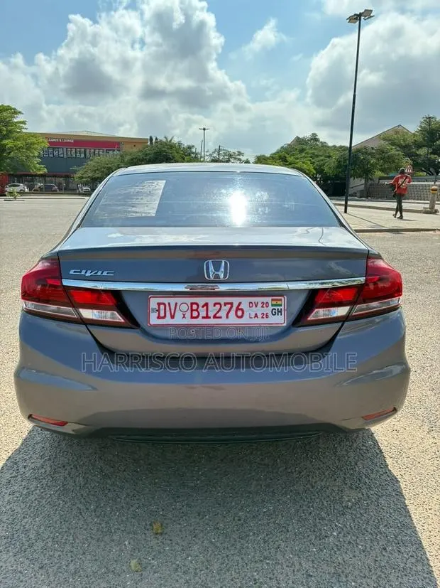 Honda Civic LX 4dr Sedan (1.8L 4cyl 5M) 2015 Gray · Photo 1