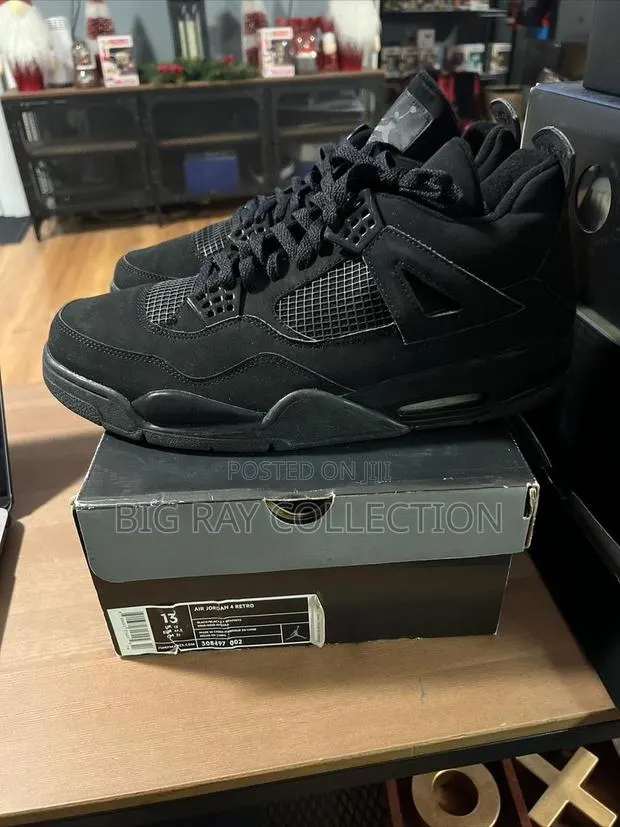 Jordan 4 Retro Black Cat · Photo 1