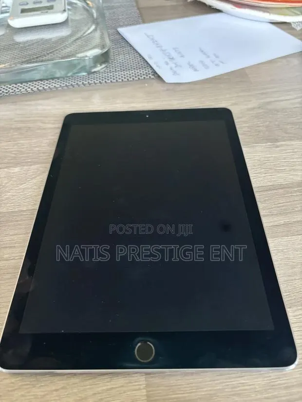 Apple iPad 9.7 128 GB Silver · Photo 1
