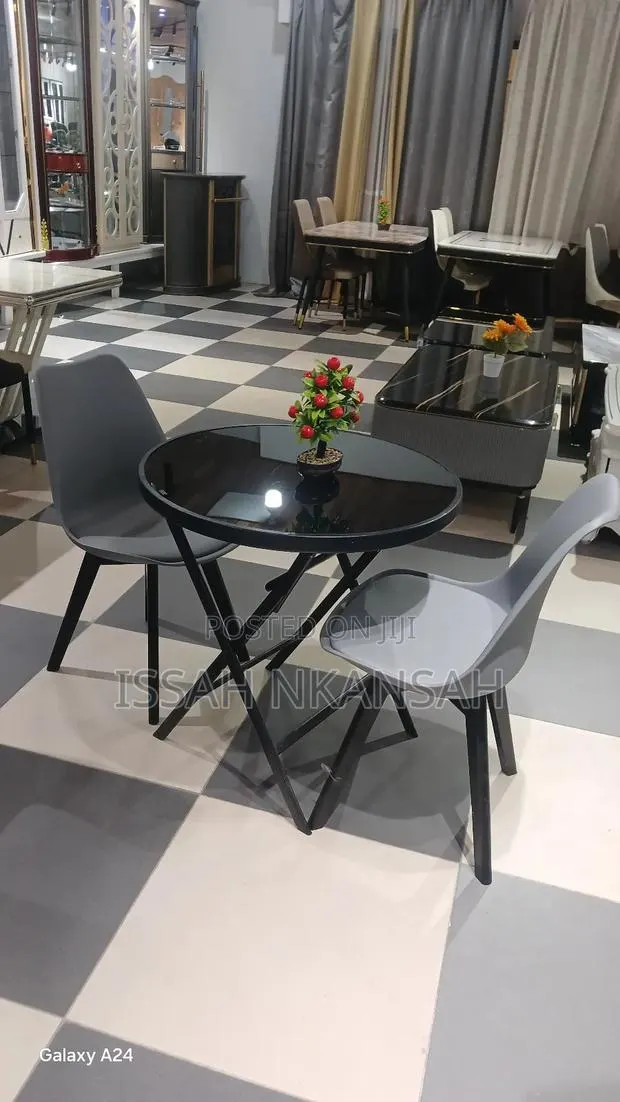 Foldable Table and Chairs · Photo 1