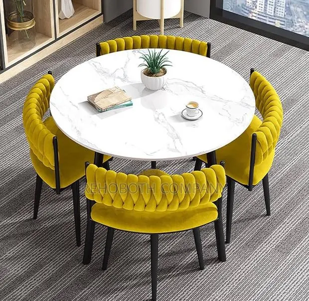 Luxurious Dining Table Set · Photo 1