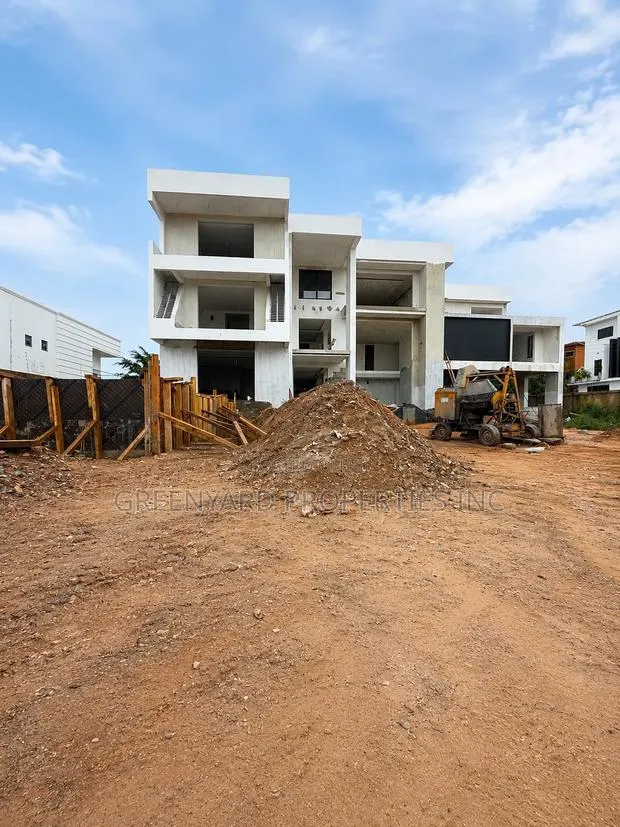 8bdrm House in Adjiringanor, East Legon for sale · Photo 1