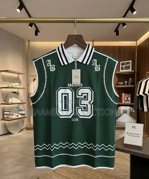 Men’S Armless / Sleeveless Tank Top · Photo 1