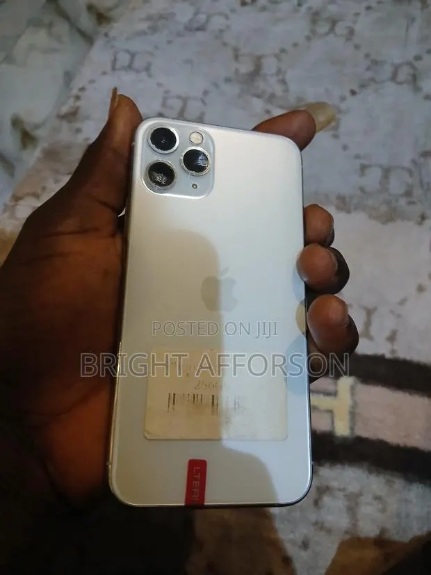 Apple iPhone 11 Pro 256 GB White · Photo 1