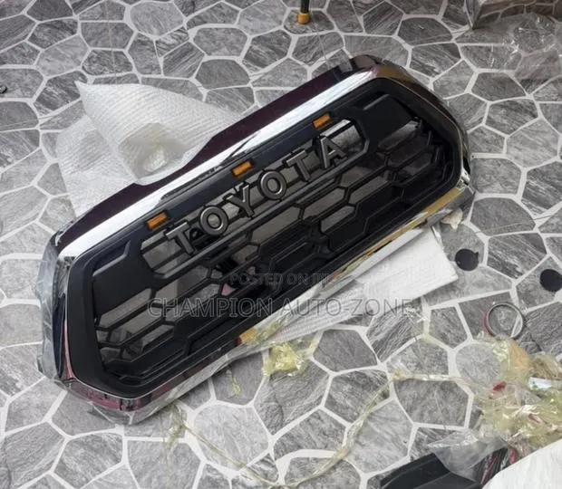Toyota Tacoma 2016-2017-2018-2019-2020-2021-2022 Front Grille · Photo 1