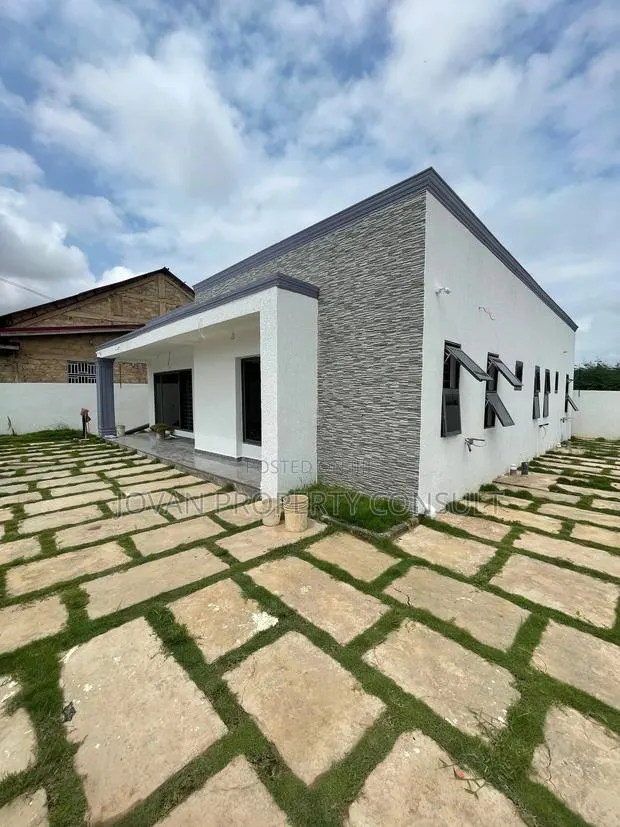 3bdrm House in Pokuase Odumasi, Ga South Municipal for sale · Photo 1