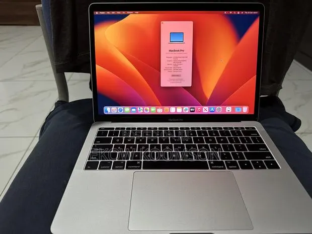 Laptop Apple MacBook Pro 2017 8GB Intel Core i5 SSD 256GB · Photo 1