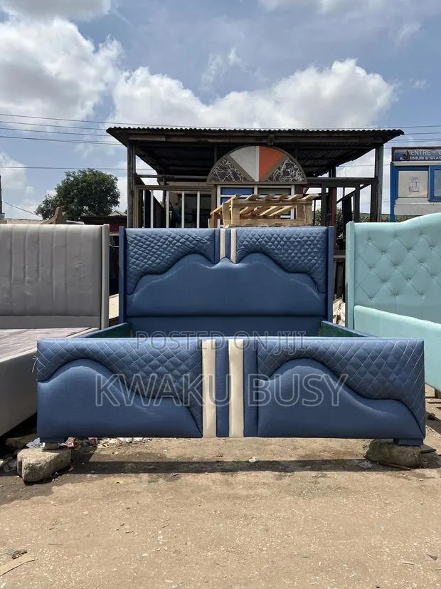 Queen Size Bed · Photo 1