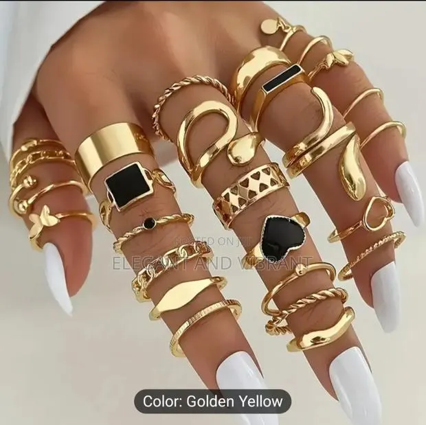 Set of Rings in Gold Colour · Photo 1