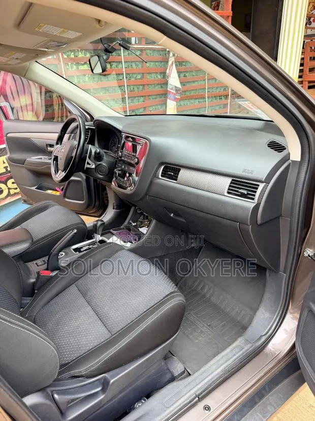 Mitsubishi Outlander ES FWD 2016 Brown · Photo 1