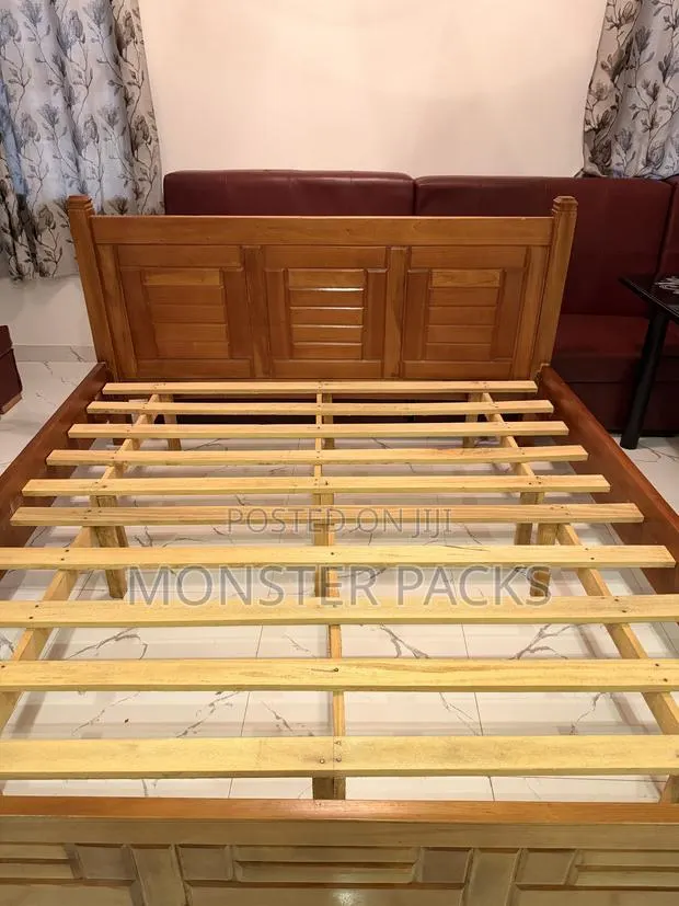 Queen Size Bed With Two Side Stands · Photo 1