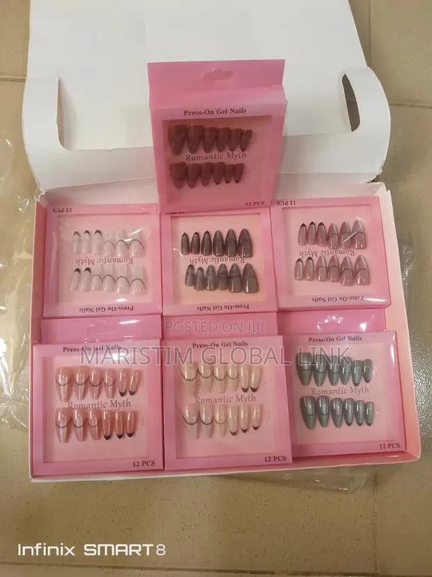 Romantic Myth Press on Gel Nails · Photo 1
