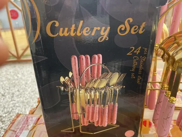24 Pieces Cutlery Sets · Photo 1