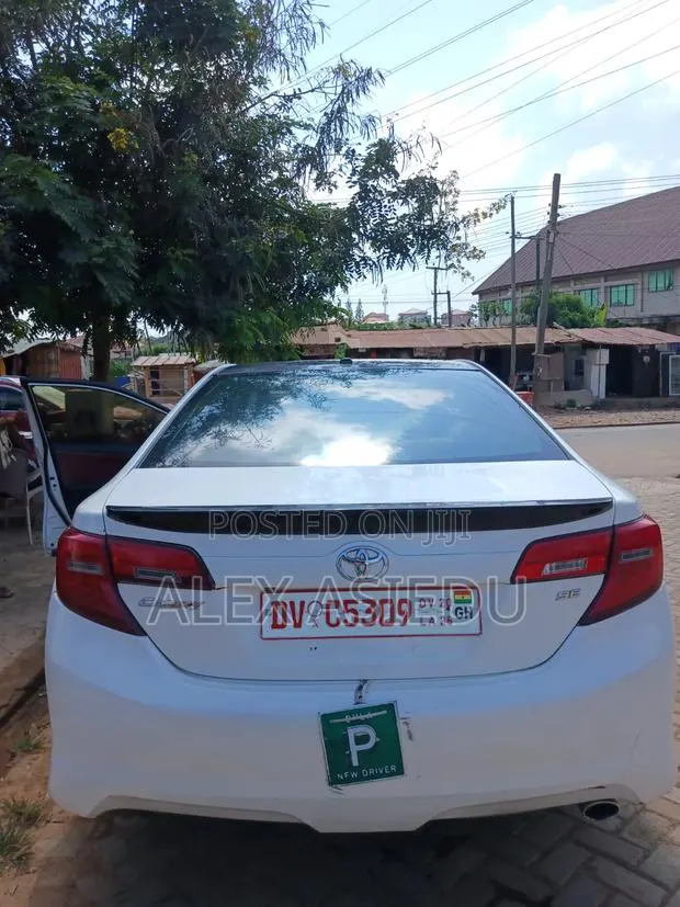 Toyota Camry 2015 White · Photo 1