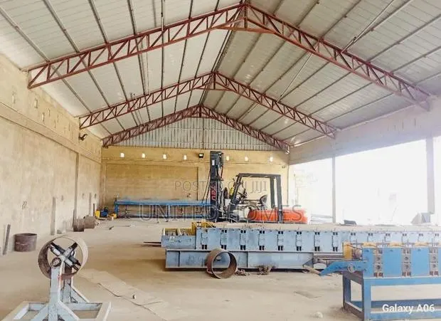 Warehouse and Show Room for Sale on Accra Nsawam High Way · Photo 1