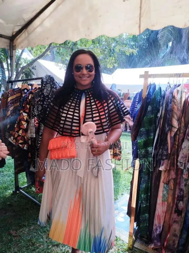 Ankara Patches Cape And Black Cape · Photo 1
