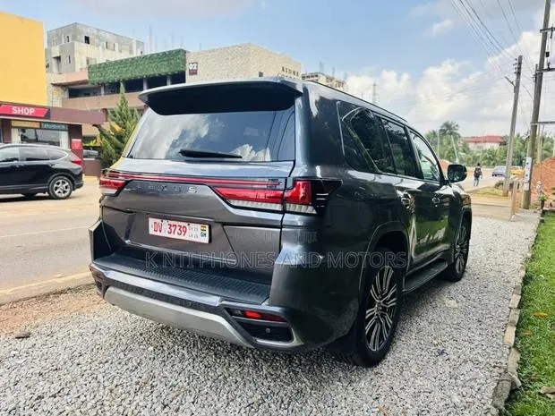 Lexus LX 570 AWD 2018 Gray · Photo 1