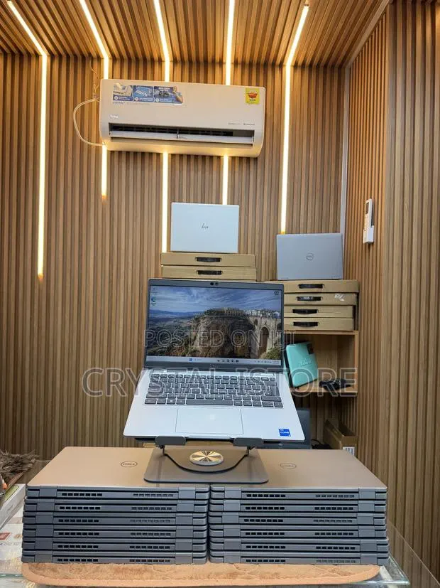 New Laptop Dell Latitude 5320 2-in-1 16GB Intel Core i5 SSD 256GB · Photo 1