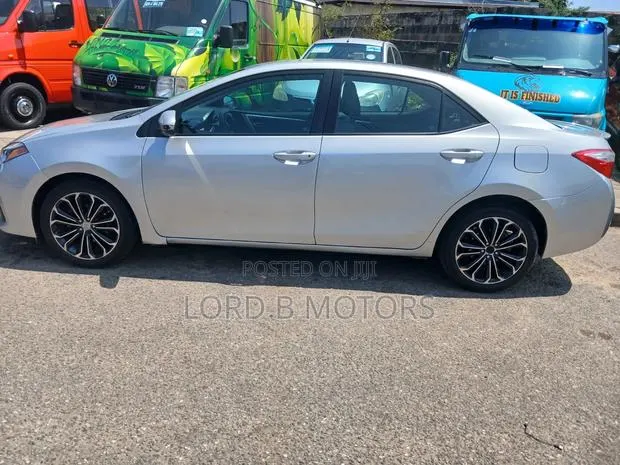 Toyota Corolla 2016 Silver · Photo 6