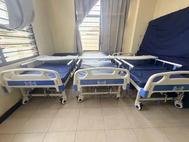 Manual 2crank Hospital Bed (With Iv Pole, Table) · Photo 1