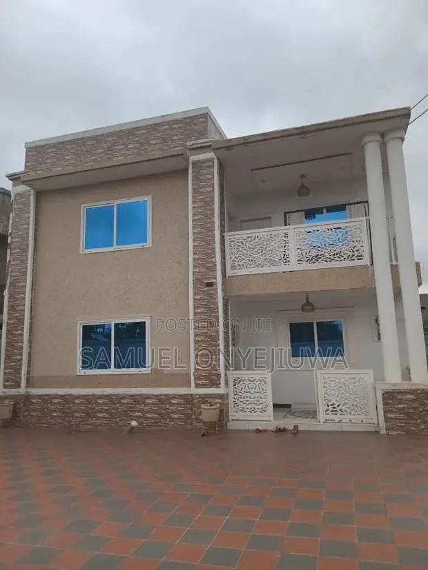 Furnished 4bdrm Duplex in Regi Manuel, Frafraha for sale · Photo 1