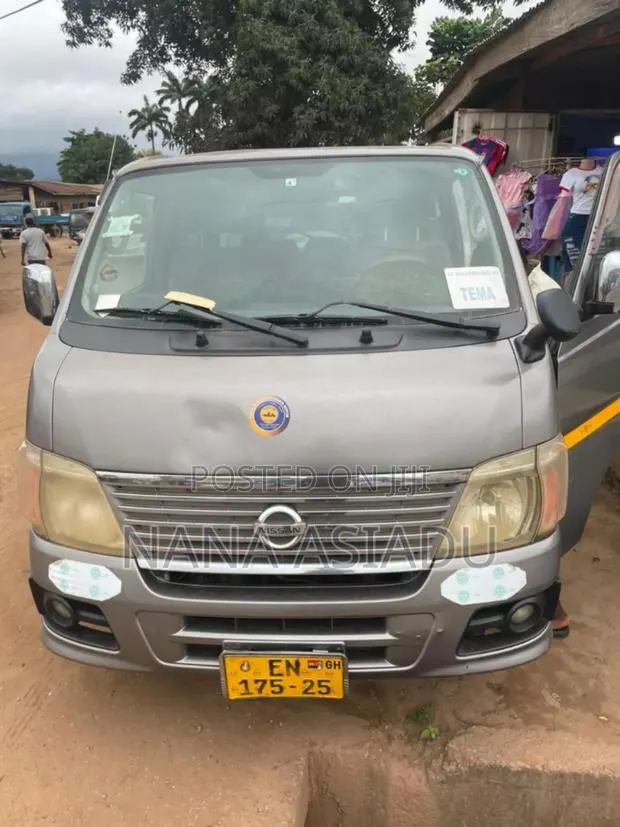 Nissan Caravan (Urvan) 2012 Silver · Photo 1