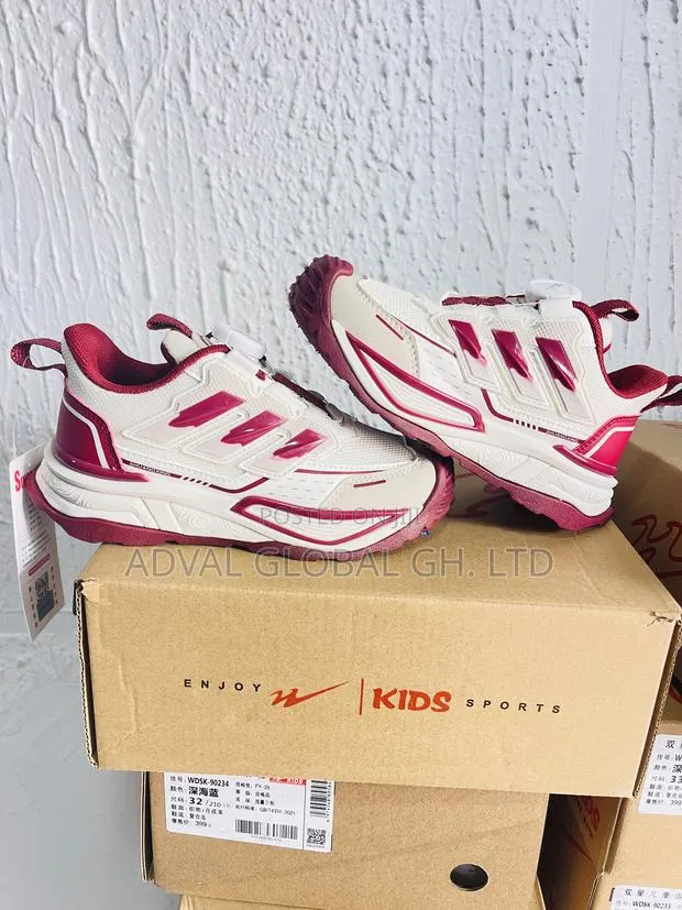 Kids Sneakers · Photo 4
