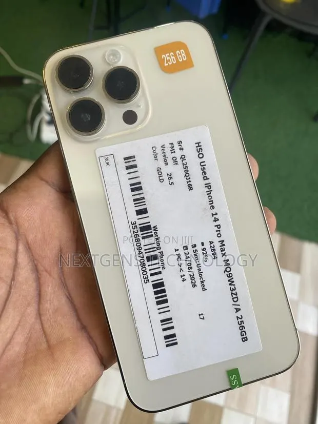 Apple iPhone 14 Pro Max 256 GB Gold · Photo 1