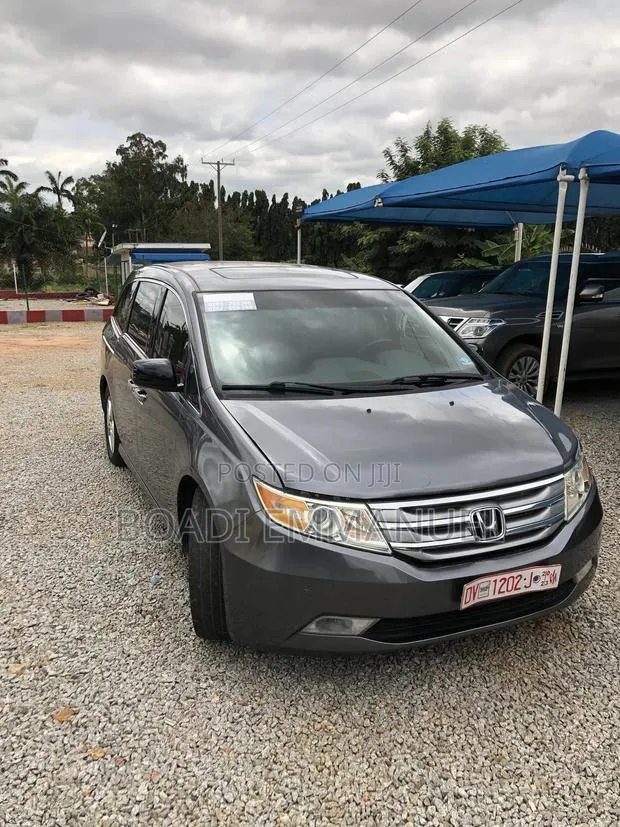 Honda Odyssey 2011 Silver · Photo 1