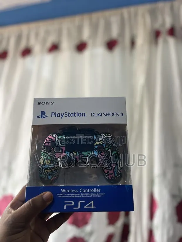 PlayStation 4 Controller · Photo 1