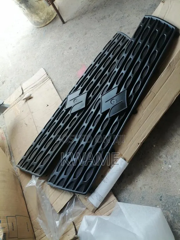 Original Front Grille Suzuki Vitara 2024-2026 · Photo 1