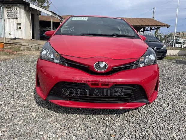 Toyota Vitz 1.3 AWD 3dr 2016 Red · Photo 1