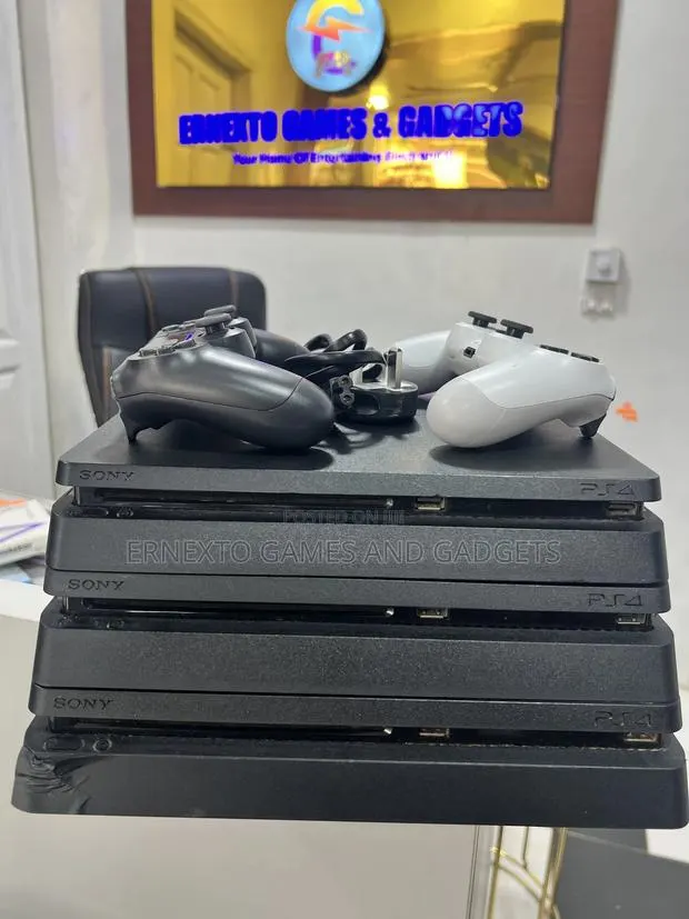 PS4 Slim Jailbreak With 2 Controllers Loaded With 10 Games · Photo 1